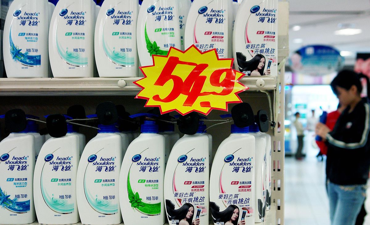 如何礼貌地拒绝洗发水代理商的预购要求并获取试用装