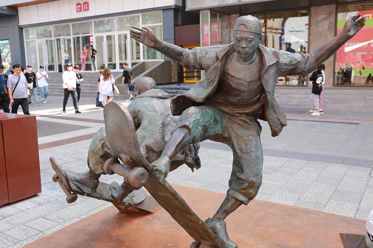 2021年9月5日,市井雕塑亮相沈阳中街.