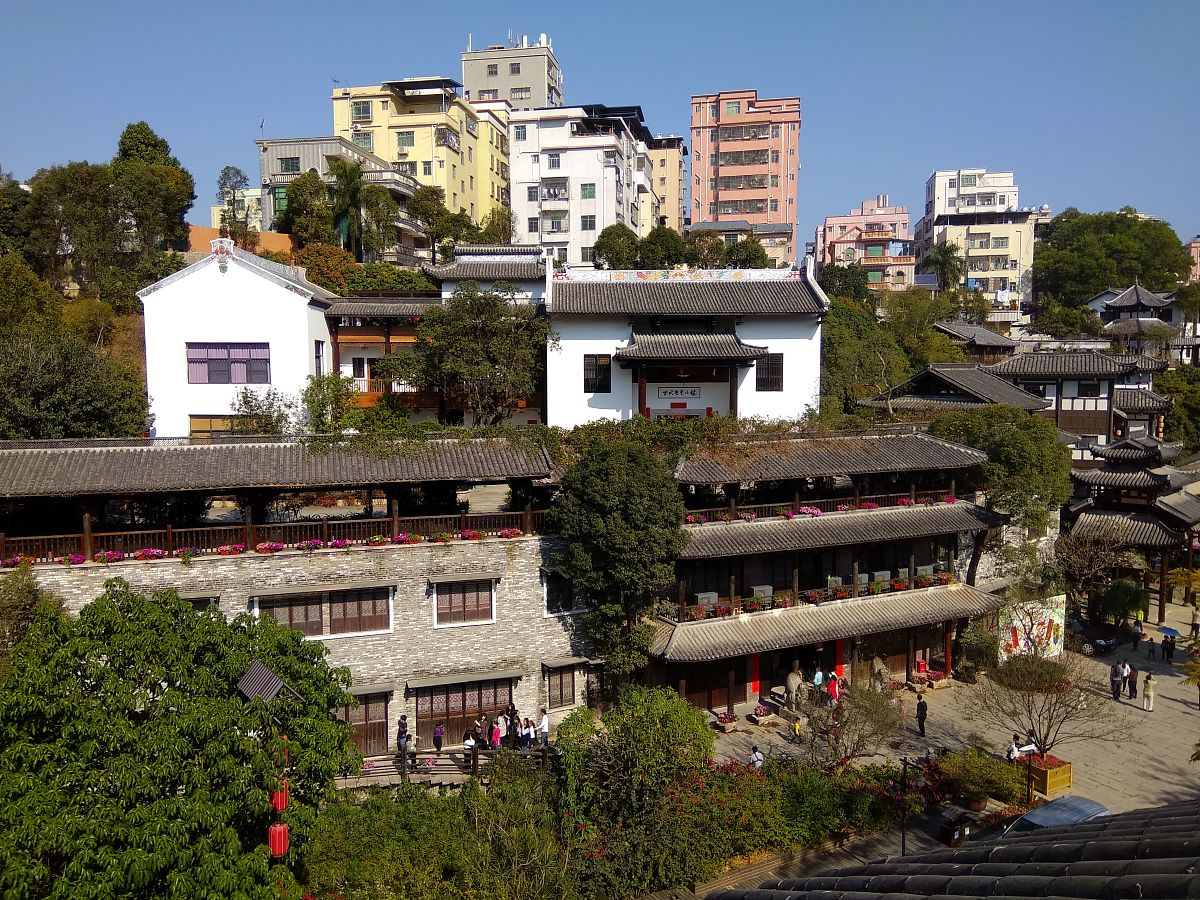 旅游开发对少数民族社区文化认同的影响及对策