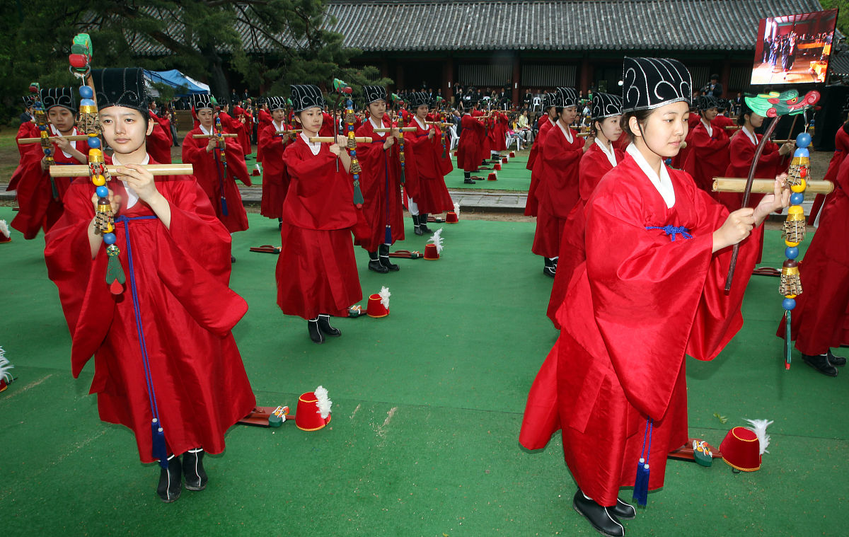 2011年5月11日,韩国成均馆在大成殿举行春季释奠大祭.作为第85号重要