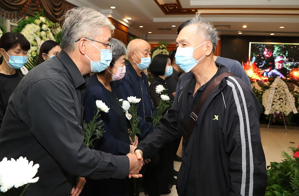 2020年9月17日,各界人士在北京八宝山送别开国大将陈赓长子陈知非,并
