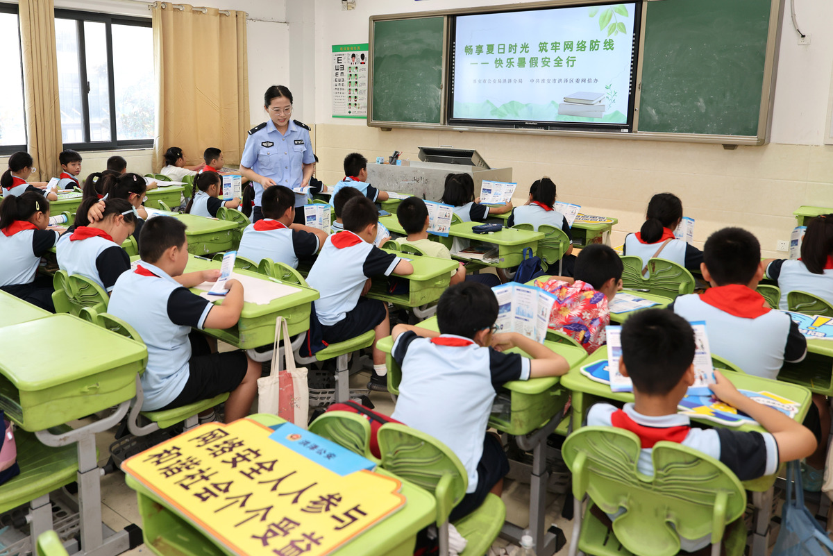 石牌镇小学暑期防溺水家长讲堂：专家支招，安全度夏