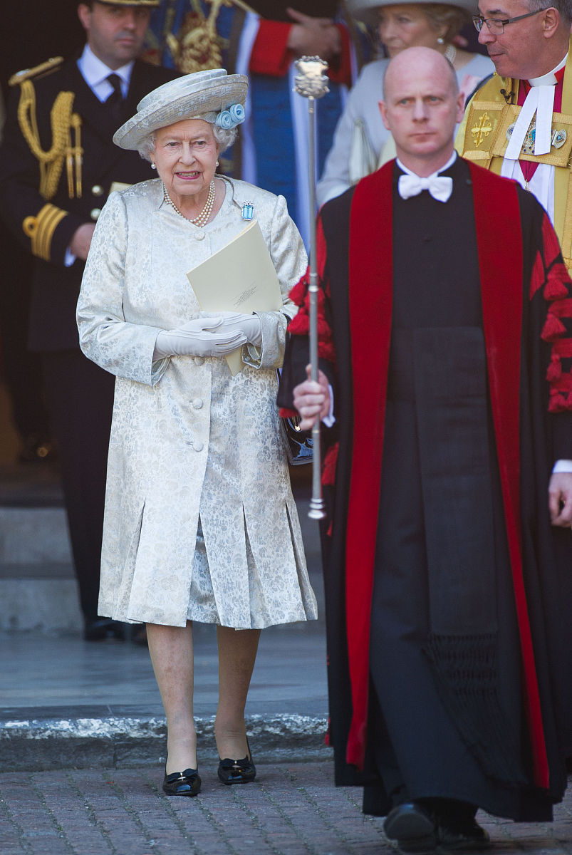 英国女王伊丽莎白二世仍然在世