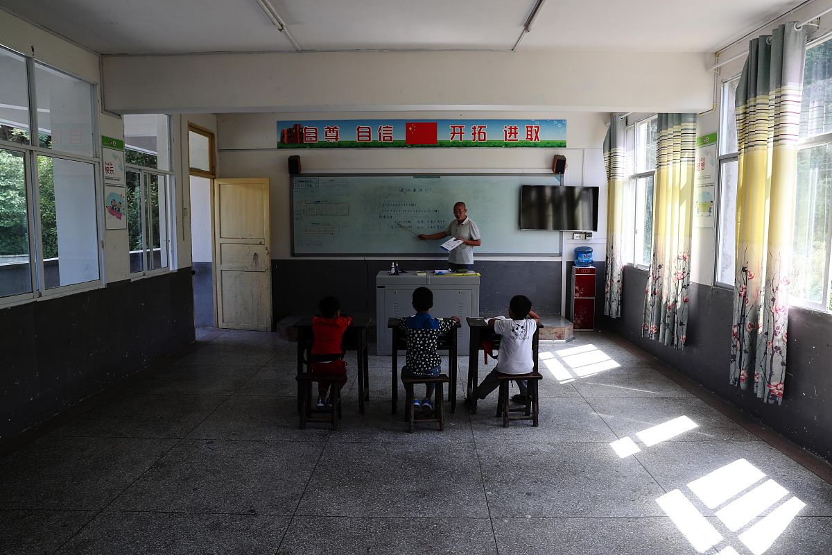 农村小学德育实践对学生心理压力的影响研究