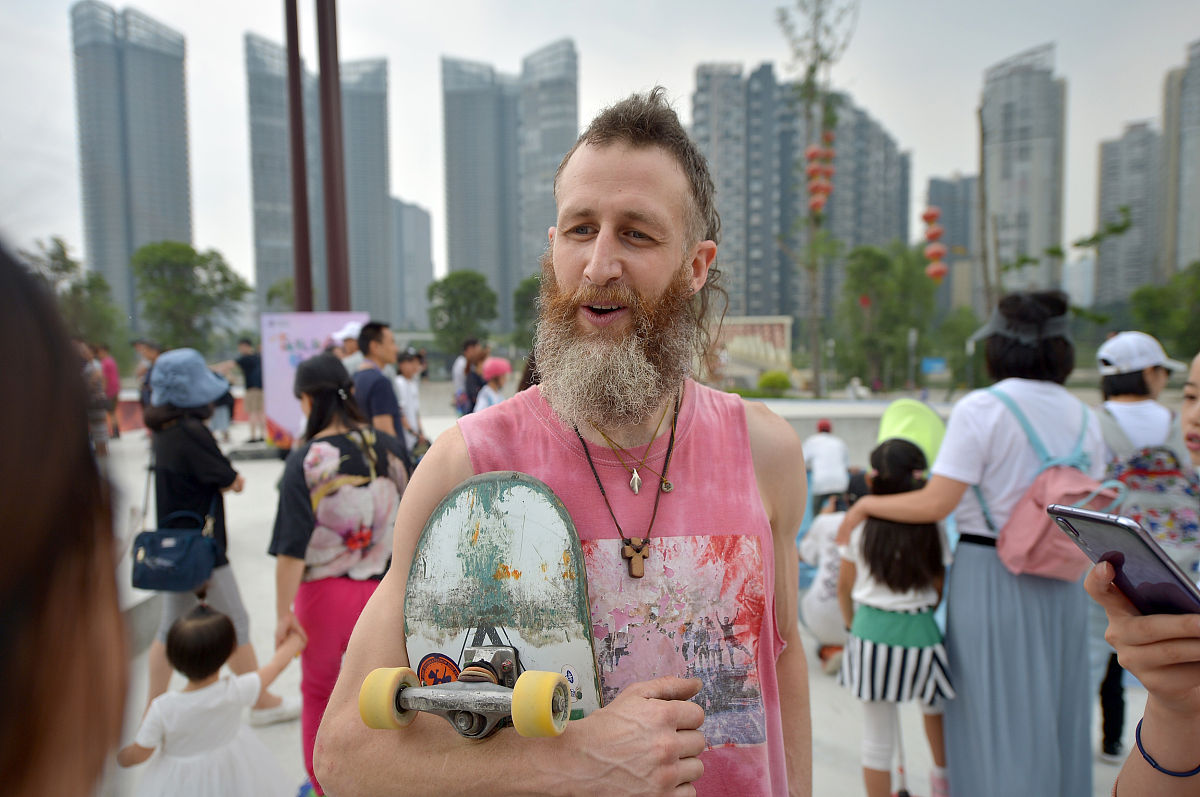 2019年5月1日,成都,江滩公园,英国人dave.(如需下载使用,请务必署名: