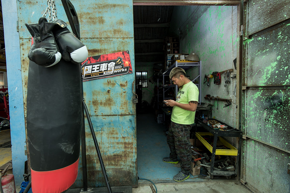 二十多年没有联系的异性朋友昨天联系上了得知她过得很好我很高兴真心祝福她生活美满。现在我想发个朋友圈怎么发？