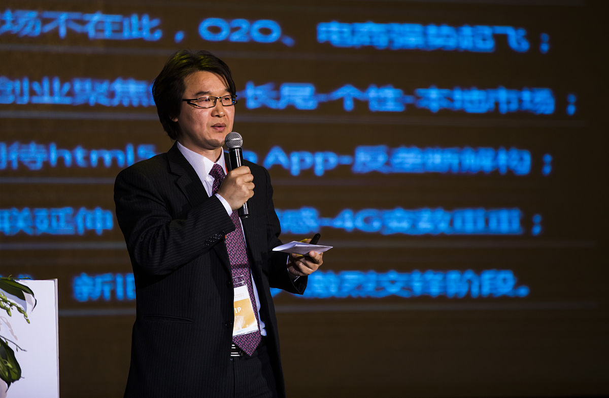 自从芯片大佬梁孟松博士加入后中芯国际的技术水平就开始飞速前进。