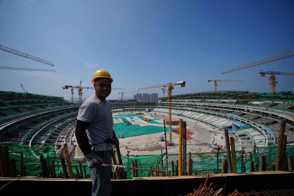 假设你是一位土木工程专业的在读学生请你写一篇去到综合体育馆建设认识实习的的实习日记对施工安全部分细分分析总结