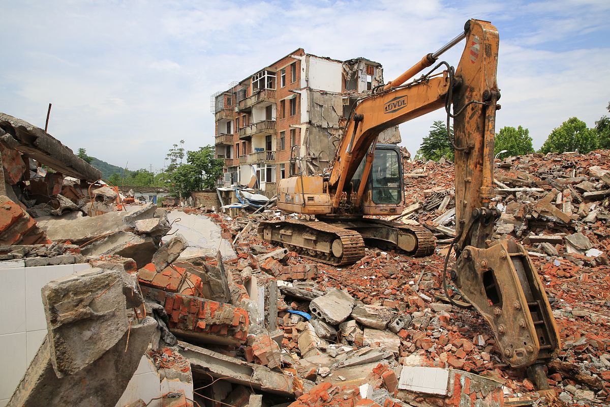 房子强拆了找谁｜房子被强拆了怎么找媒体曝光的 要求：创建一篇1500至2000字的解决方案