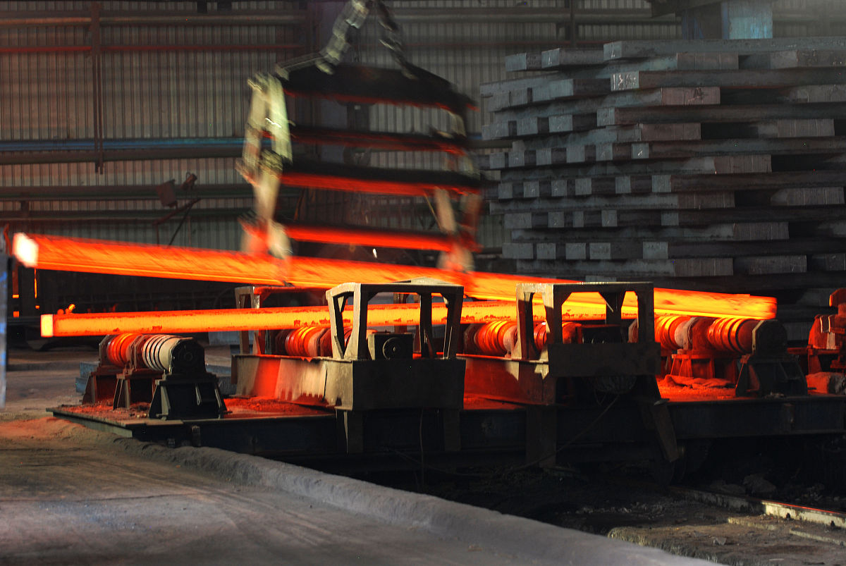 露天煤矿无人驾驶技术应用：工艺革新与安全保障