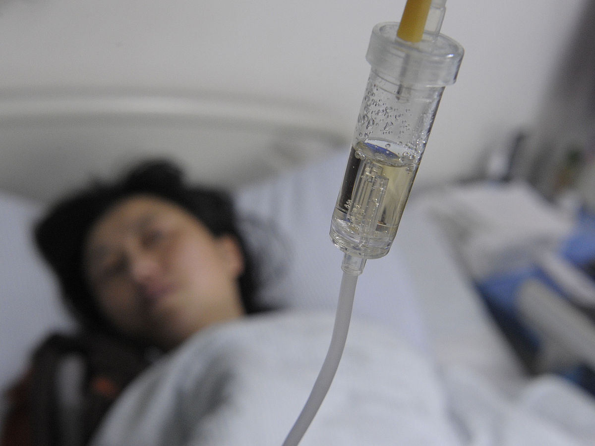 生理盐水vs.葡萄糖溶液：模拟术后液体潴留的比较研究
