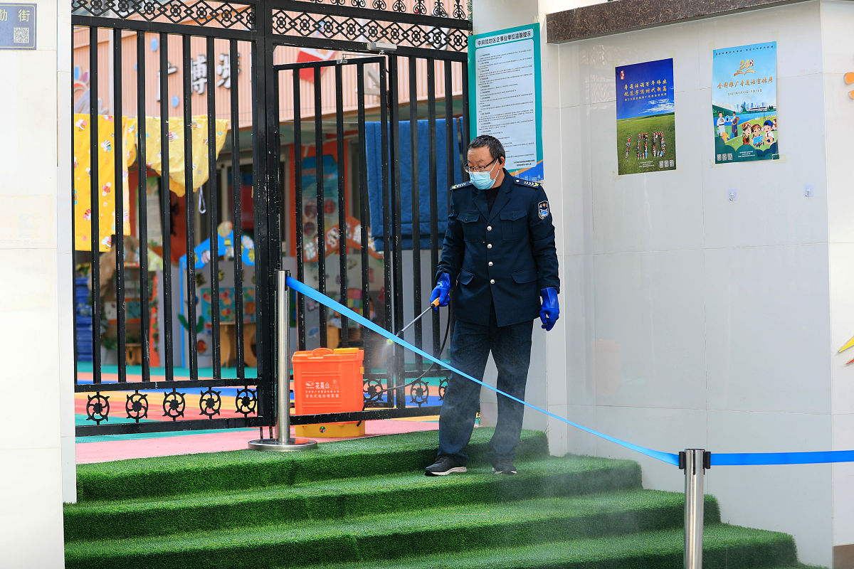 台风过境致法庭物理隔离栏损坏，安保措施升级确保安全