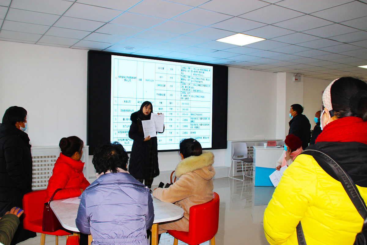 阐述500字：如何运用培训模型展开医疗公司的员工培训效果评估3个模型