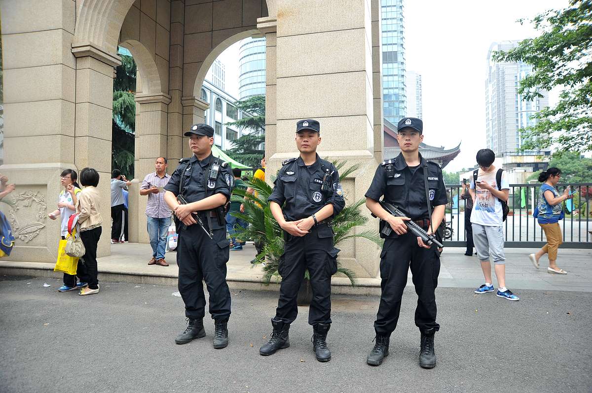 给中国人民公安大学设计一个巡逻方案