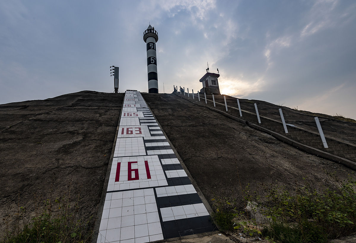 2019年9月10日,湖北宜昌,三峡大坝上游太平溪水文标尺.