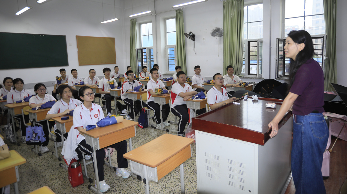 鹤山职业技术高级中学设施设备怎么样？