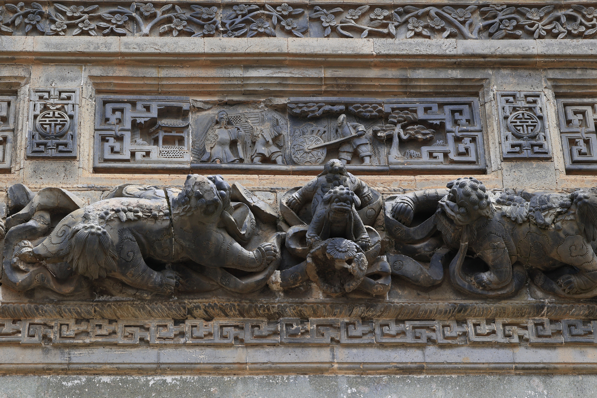 中国传统建筑装饰与雕刻：文化内涵与艺术价值