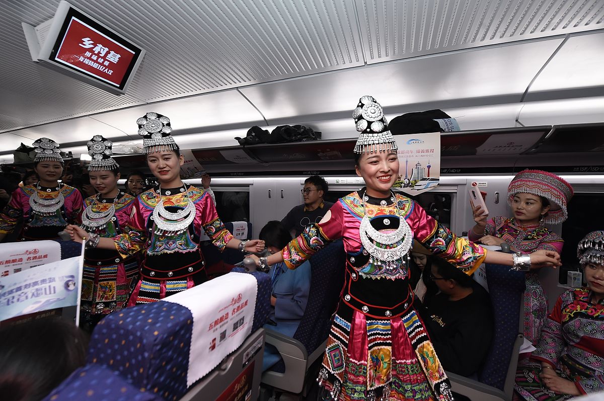 成都高铁航空学校是公办还是民办？深度解析其性质