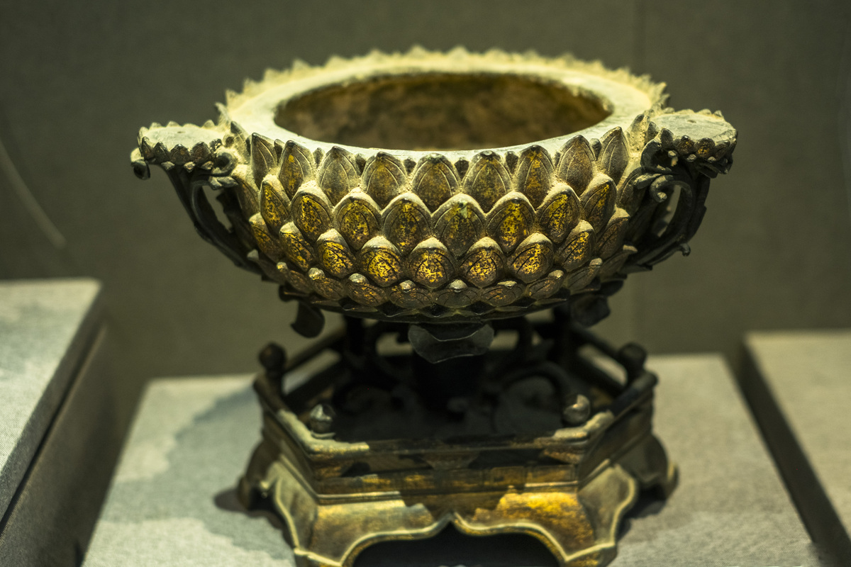 和藏宝阁差不多意识的词语100个