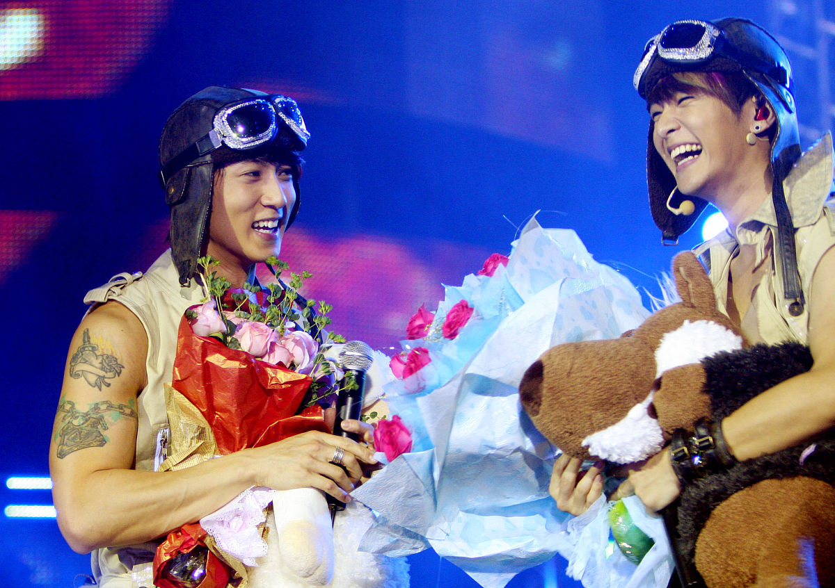 2009年4月11日,上海,飞轮海"想入飞飞世界巡回演唱会"在上海大舞台正