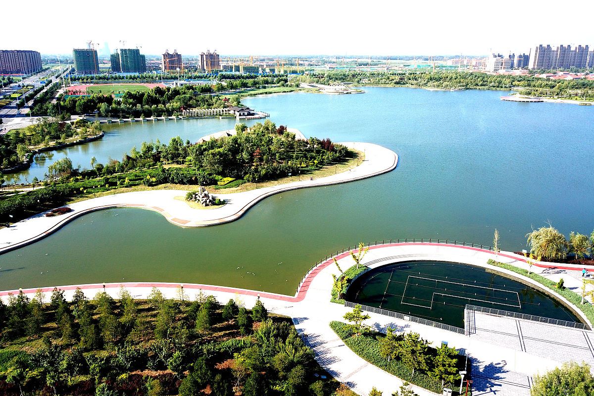 2018年8月19日,无人机拍摄的山东省滨州市阳信县九龙湖公园.