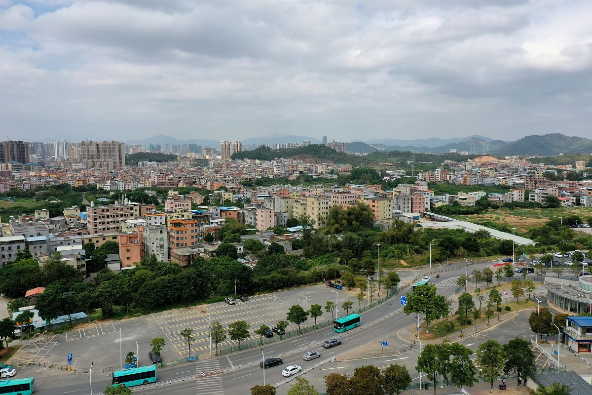 2020年11月17日,惠州市惠阳区厦深高铁惠州南站航拍.