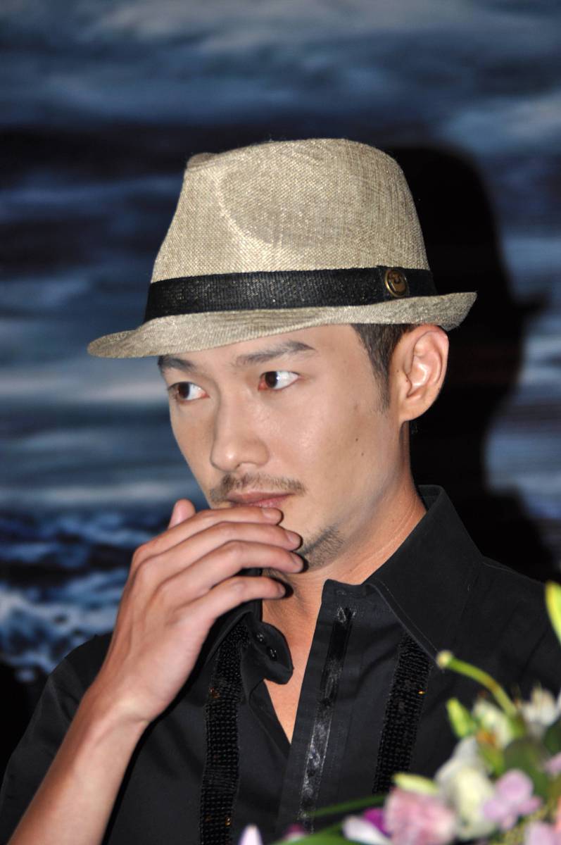 2011年6月18日,上海,上海电影节,电影《纯真年代》发布会.周咏轩+++_+
