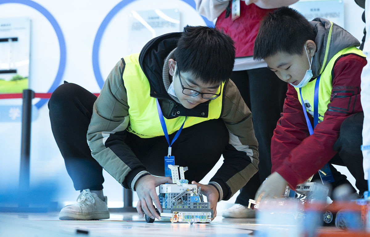 世界技能大赛金牌获得者姜雨荷：1万小时锤炼成就化学实验室技术专家