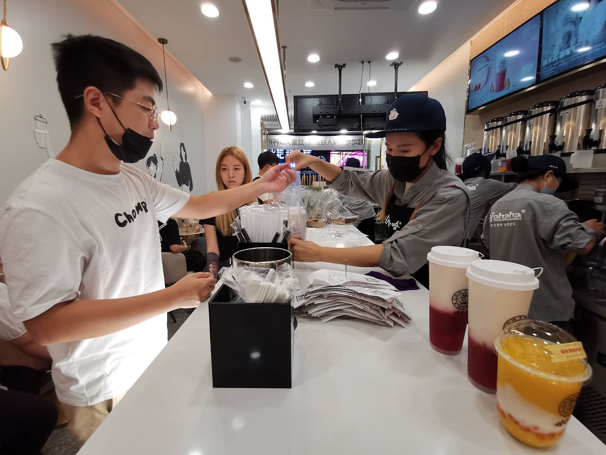 你是一个餐饮行业的大佬 我是一个小白刚开了一家奶茶店怎样把奶茶生意做好不会亏本