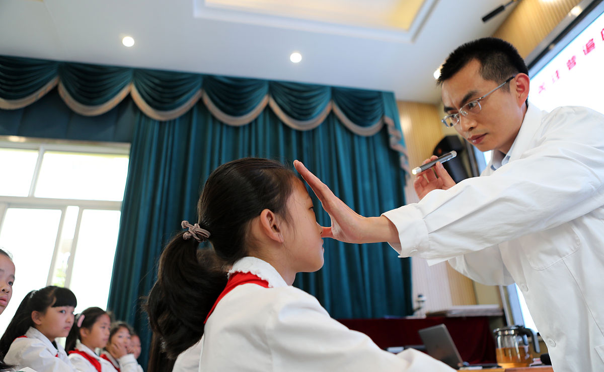 重庆护理学校眼视光学可不可以考临床眼科学？