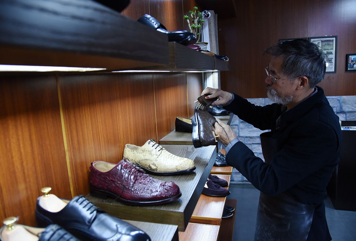 15秒洗鞋柜广告脚本：脏鞋不再是烦恼！