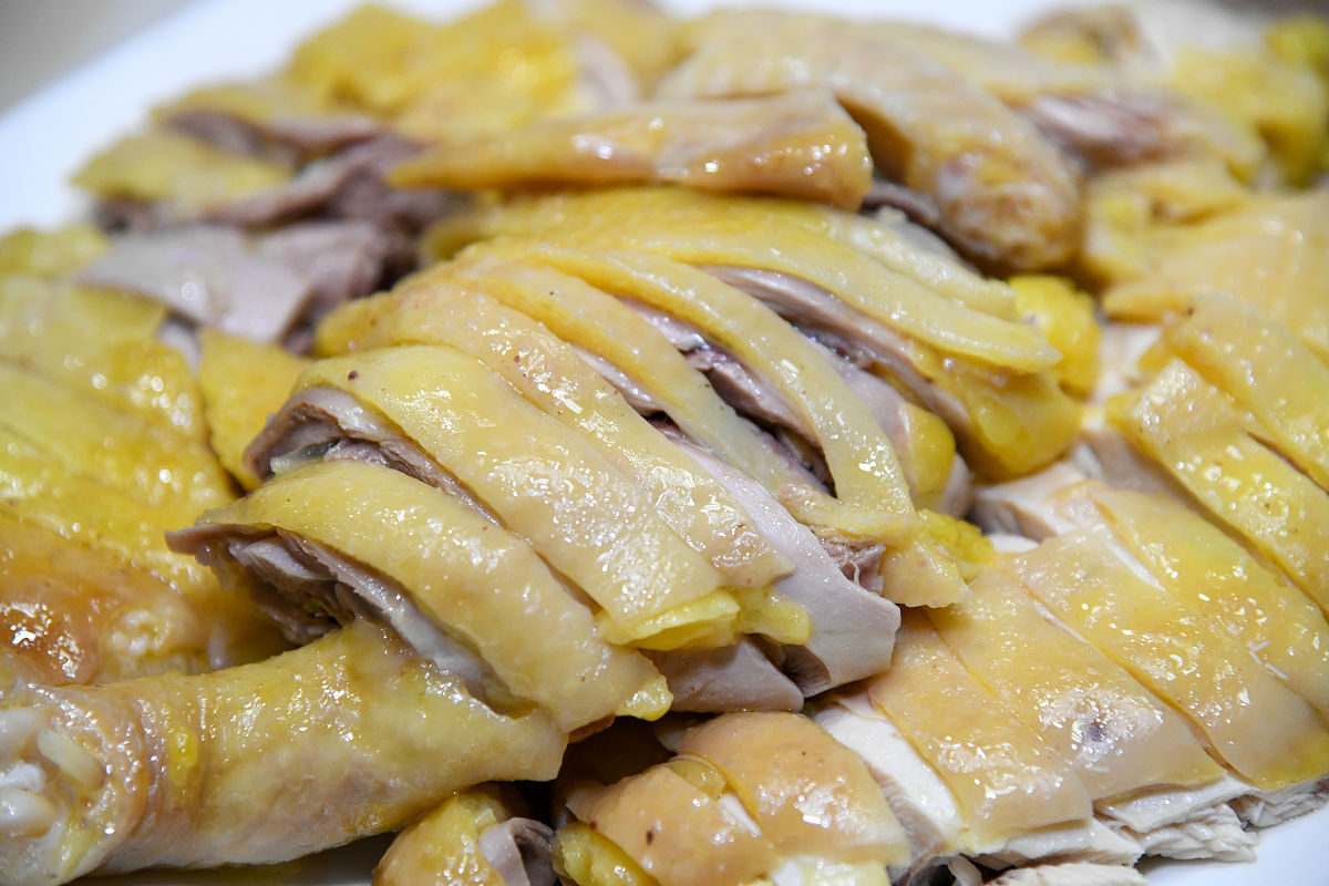 请根据下面的文案写一份相似的模板 描述更有画面感和诱惑力文字数量大致相同盐焗鸡