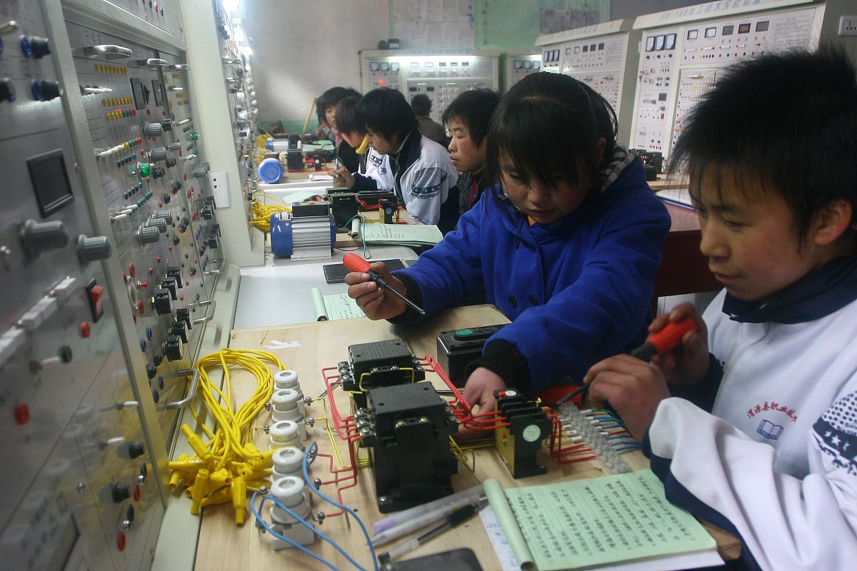 桂东县职业教育中心热门专业推荐：机电技术、计算机应用技术等