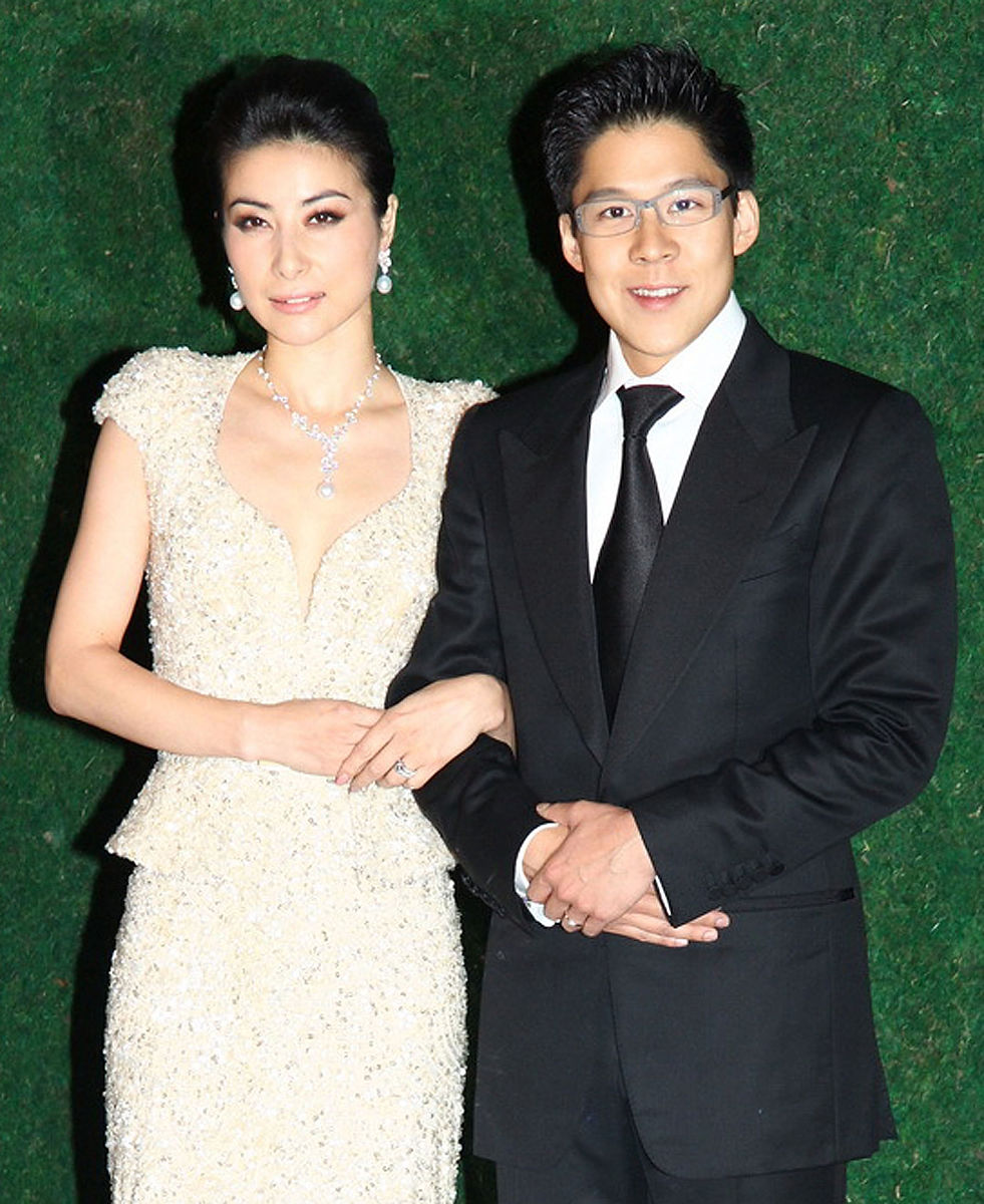 郭晶晶身体状况引关注，霍启刚疼爱背后的爱情故事