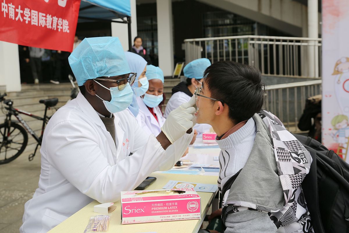 菏泽医学专科学校招生专业：医学、护理、中医，就业前景广阔