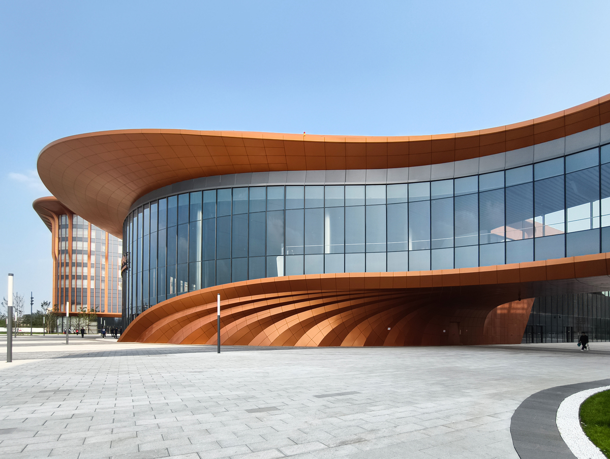 博物馆与体育场交汇：古典与现代的奇妙融合