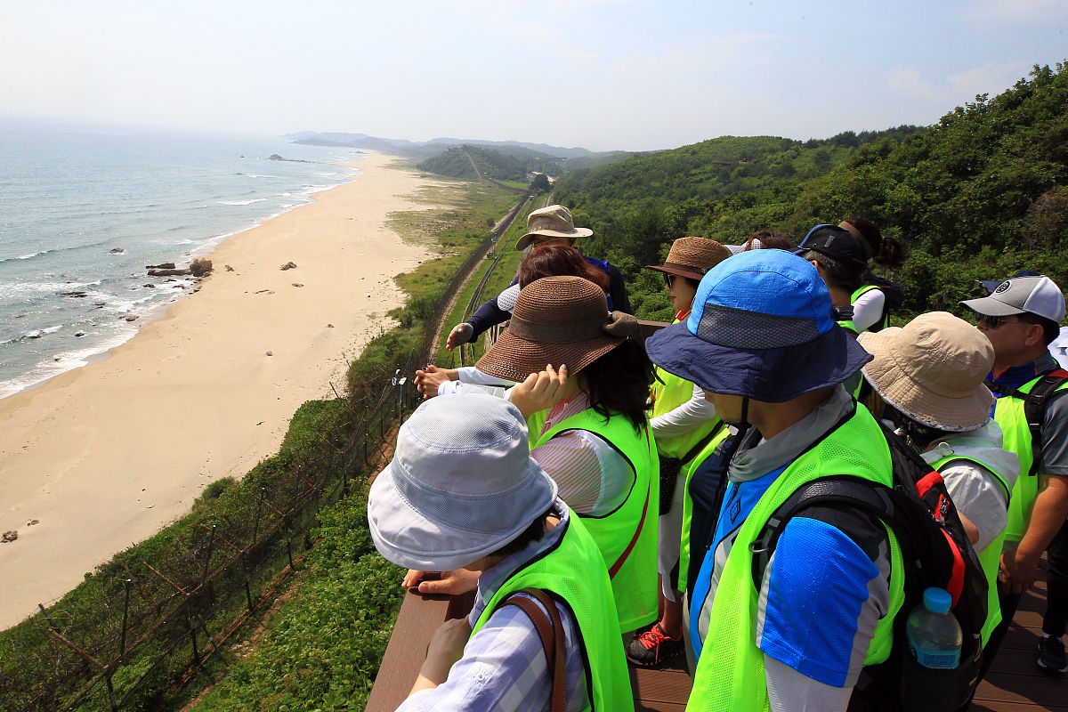 阳江两天一夜团建方案：45人，人均500元，海滩运动、温泉度假，行程安排及预算