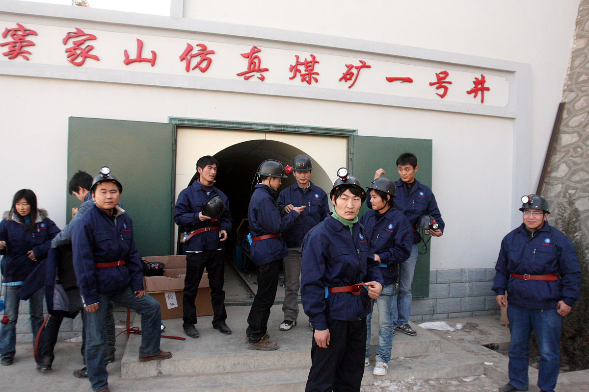 甘肃煤炭工业学校专业设置：煤炭工程、矿物加工等