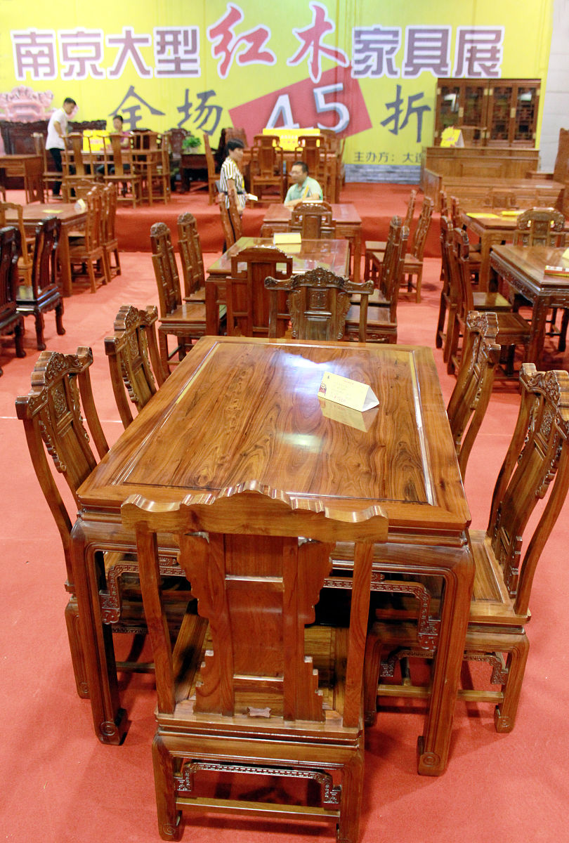 实木床和餐桌价格:材质、尺寸、品牌影响价格 实木床和餐桌价格:材质、尺寸、品牌影响价格