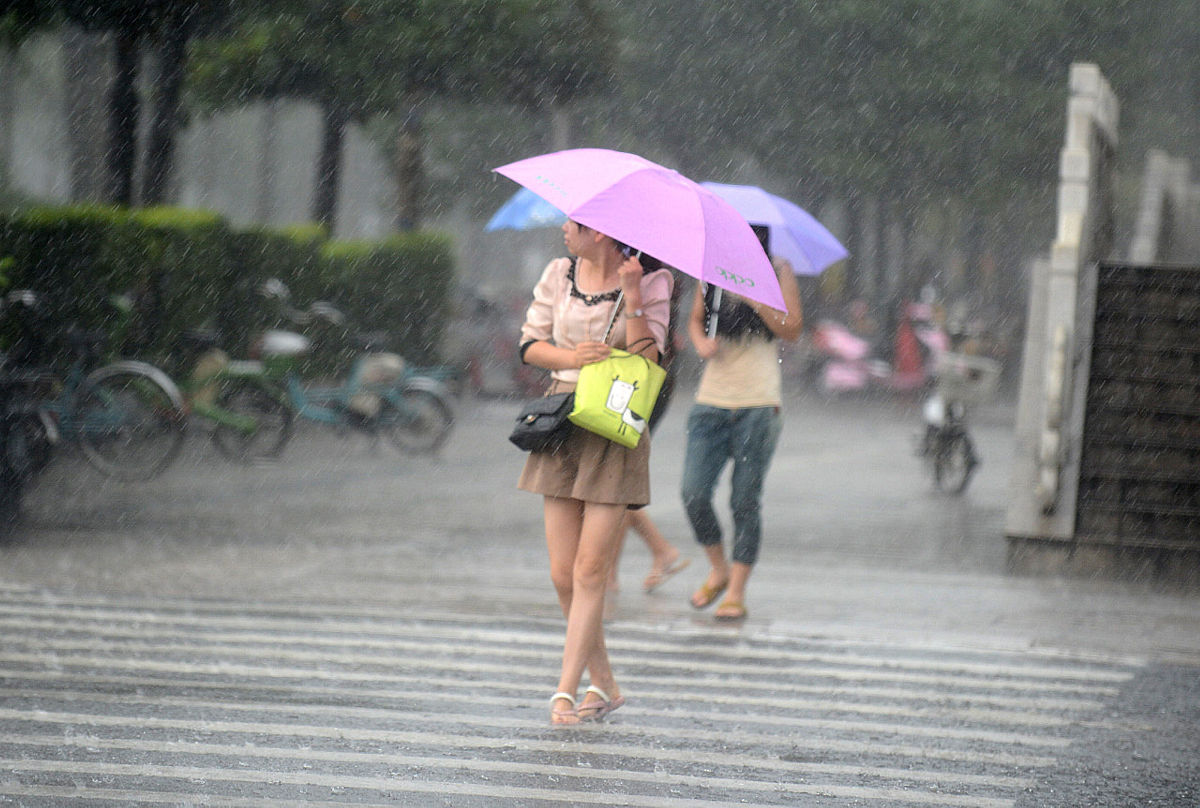 台风天安全提醒：做好防范措施，确保您和家人的安全！