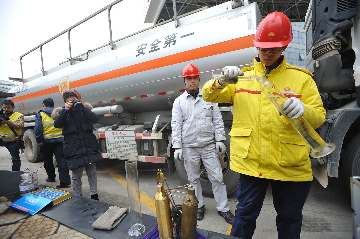 油田联合站安全风险分析：危险品、高温高压和人为因素