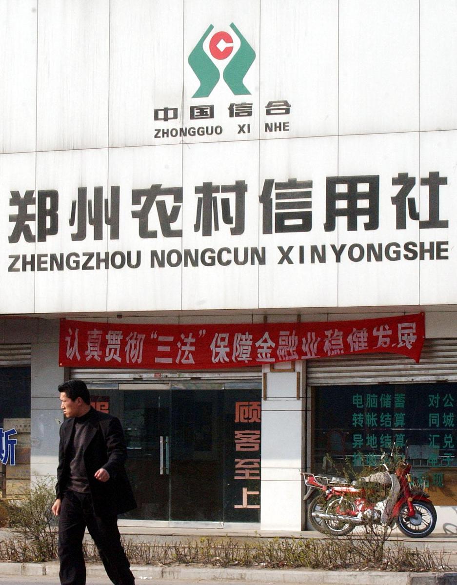 写一份2000字左右的关于乾县农村信用合作联社坚守主责主业 依法合规经营的演讲稿