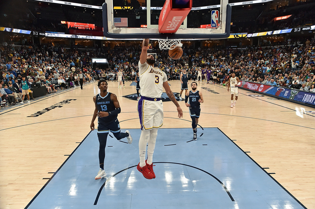 你告诉我今年到目前为止NBA还有哪几支球队在打季后赛？