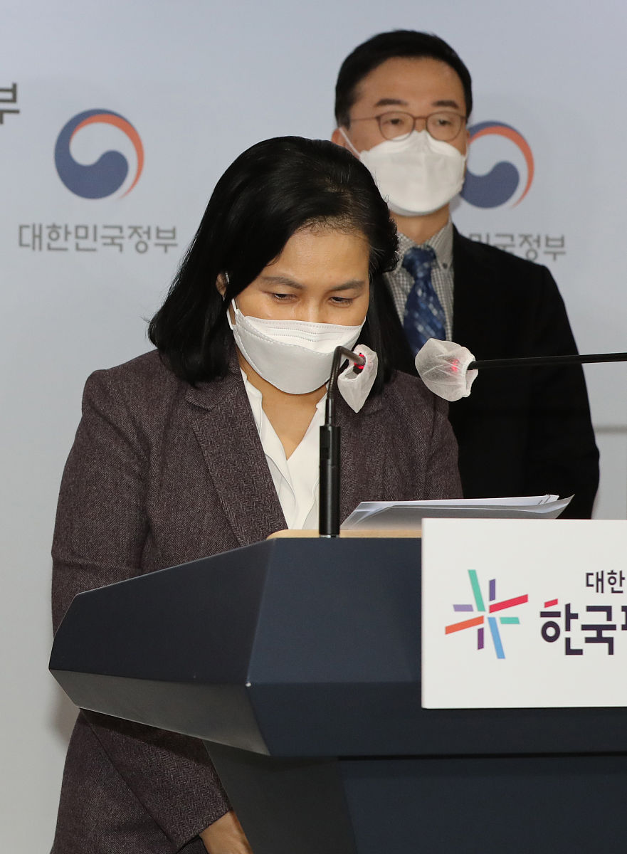 当地时间2021年2月5日,韩国首尔,俞明希出席新闻发布会.当日,韩国候选