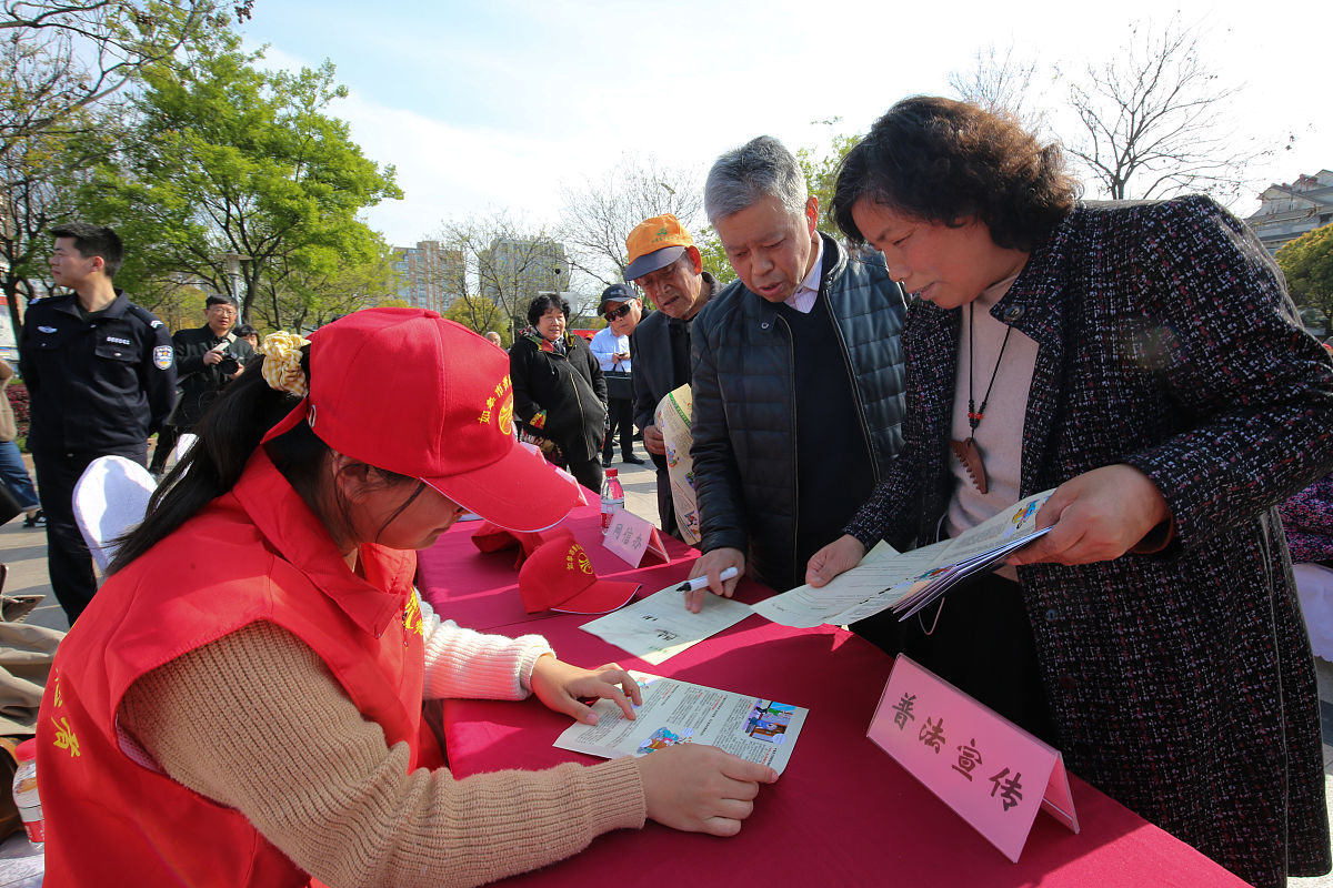 写一篇枣园社区居民用药安全现状的调查方法。