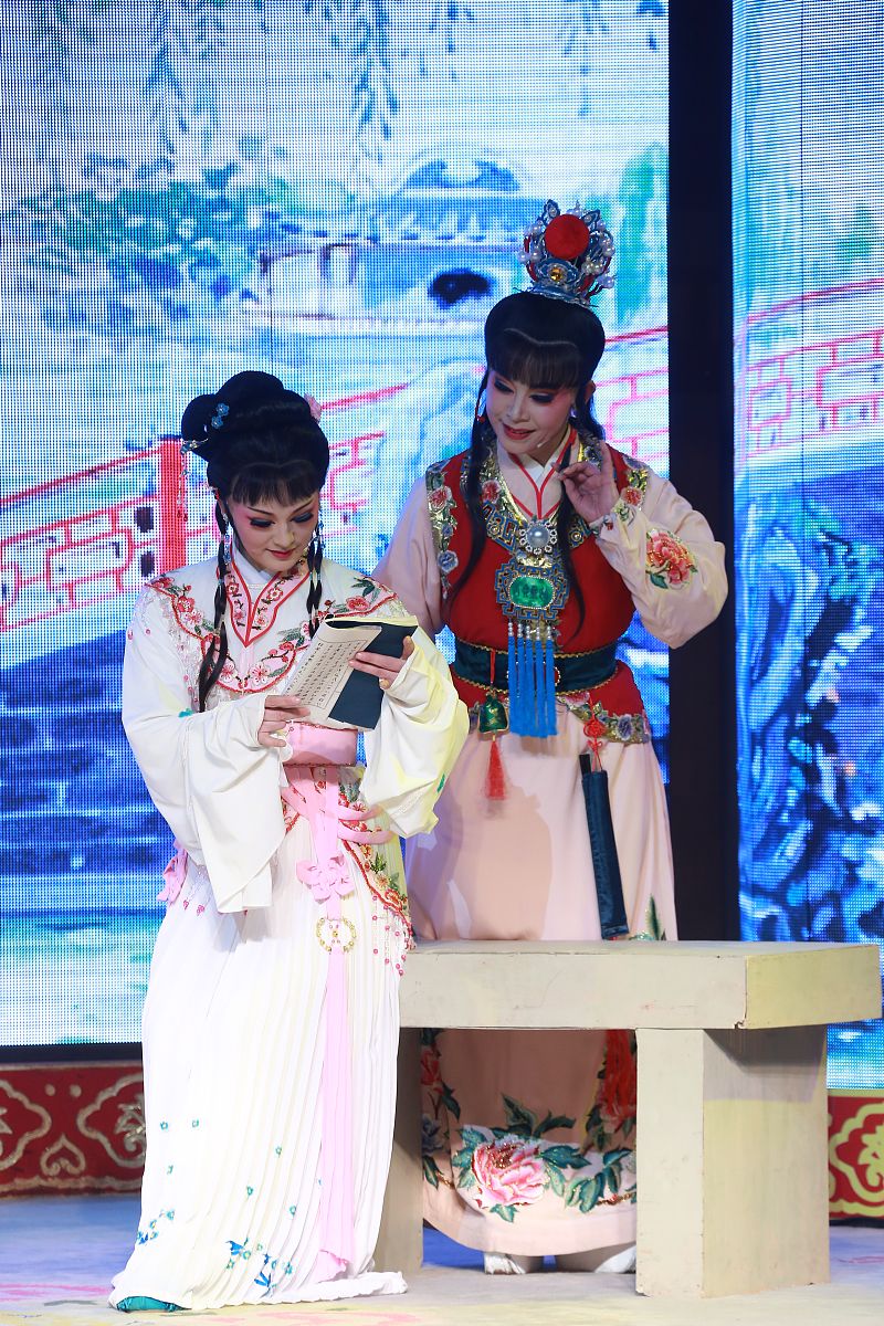 李旭丹是王文娟第三代弟子吗