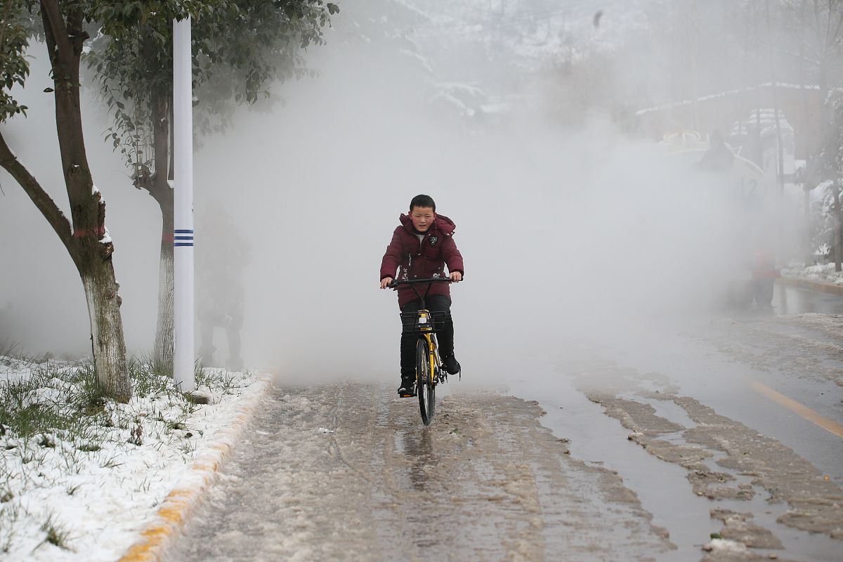 大气中水汽的主要来源：蒸发和蒸腾