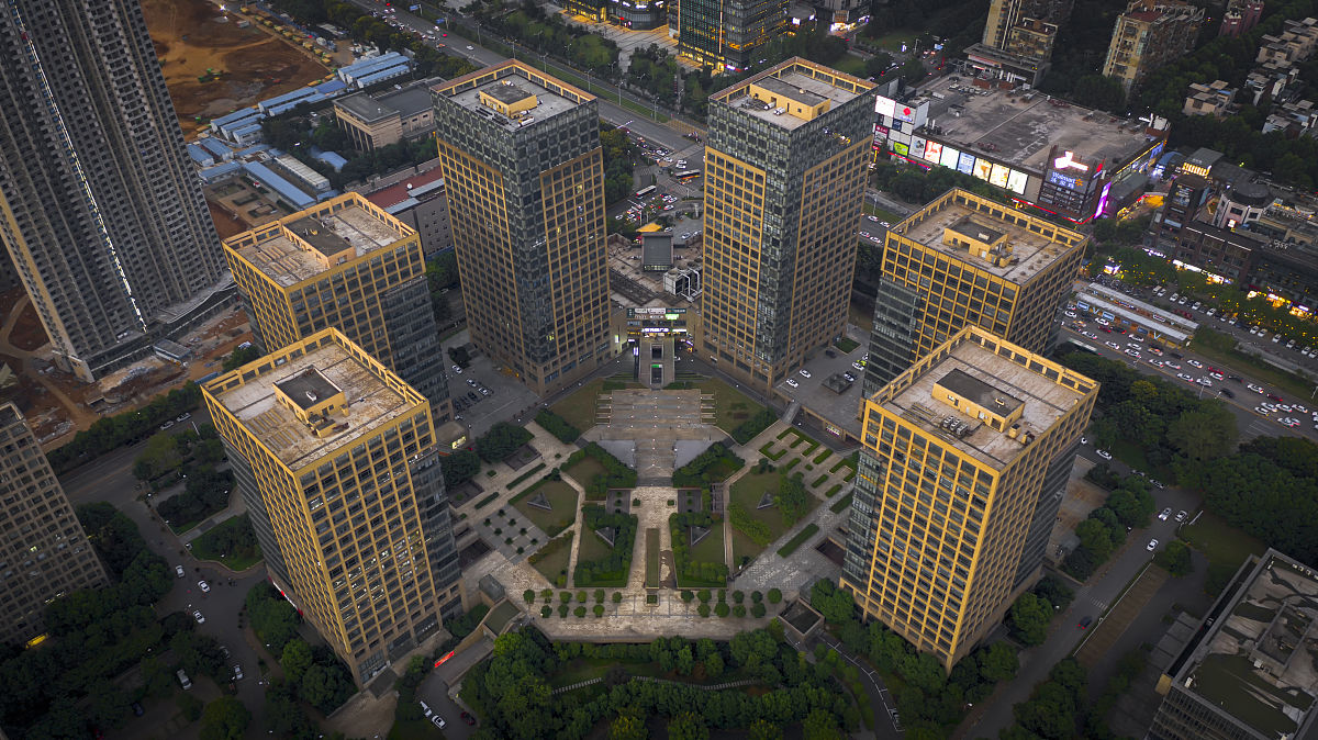 武汉仪表电子学校地址：光谷软件园B8栋，交通路线指南