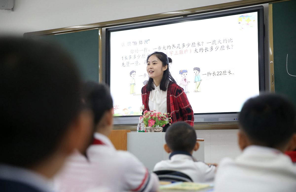 湖北省恩施市清江外国语学校小学部教学见习观摩小学语文课堂教学实况并完成观摩课程经验的总结工作。听小学语文教学经验和改革报告或者观看报告录像并以个人为单位进行认真总结分一二三四级标题细化观摩课程改进建议细化一下