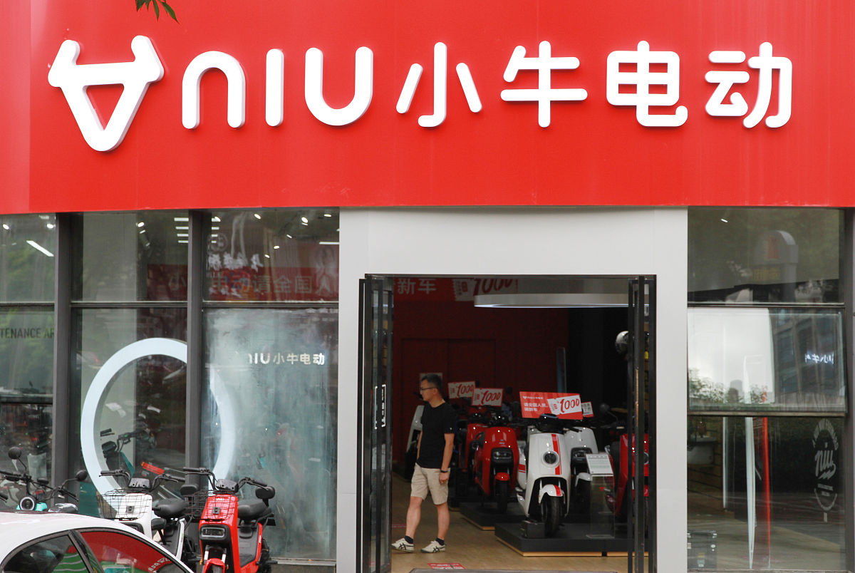 2021年7月25日,江苏常州,新能源车上市公司niu小牛电动商业零售门店.